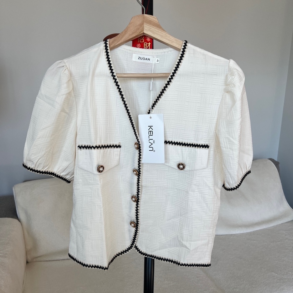 Elegant Short-Sleeve Blouse | Textured Fabric | Button Front | Size M
